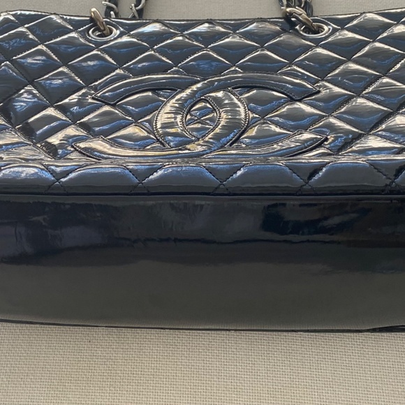 Chanel Grand Shopping Tote in Black Patent Leather | Classic CC Shopper Bag - Picture 5 of 9